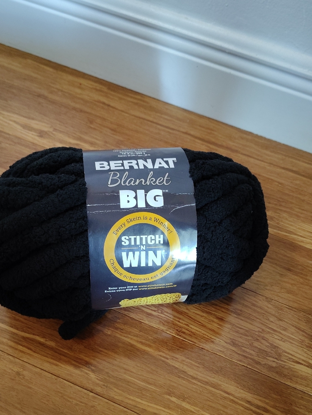 Bernat Blanket Big Chunky Yarn Stitch 'n Win Black